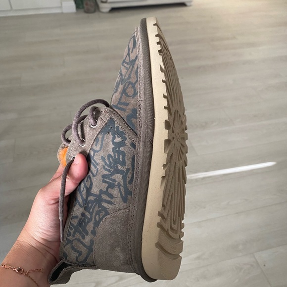 🔥🔥🔥 Ugg Australia Graffiti Sneaker Booties !!! - Picture 3 of 4